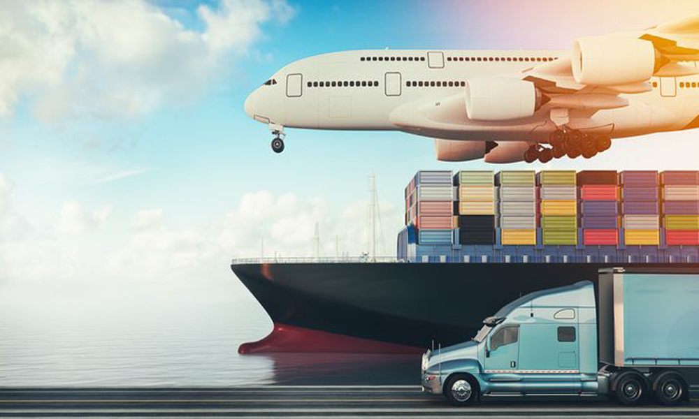 Representación de logística con un avión, un barco y un camión para mostrar la cadena de suministro