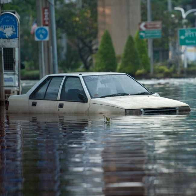 Car In Flood 650 X 650